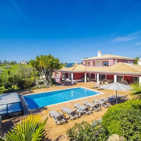 Escape To Paradise Stunning Nestled Near Porto De Mos Apartmán Albufeira